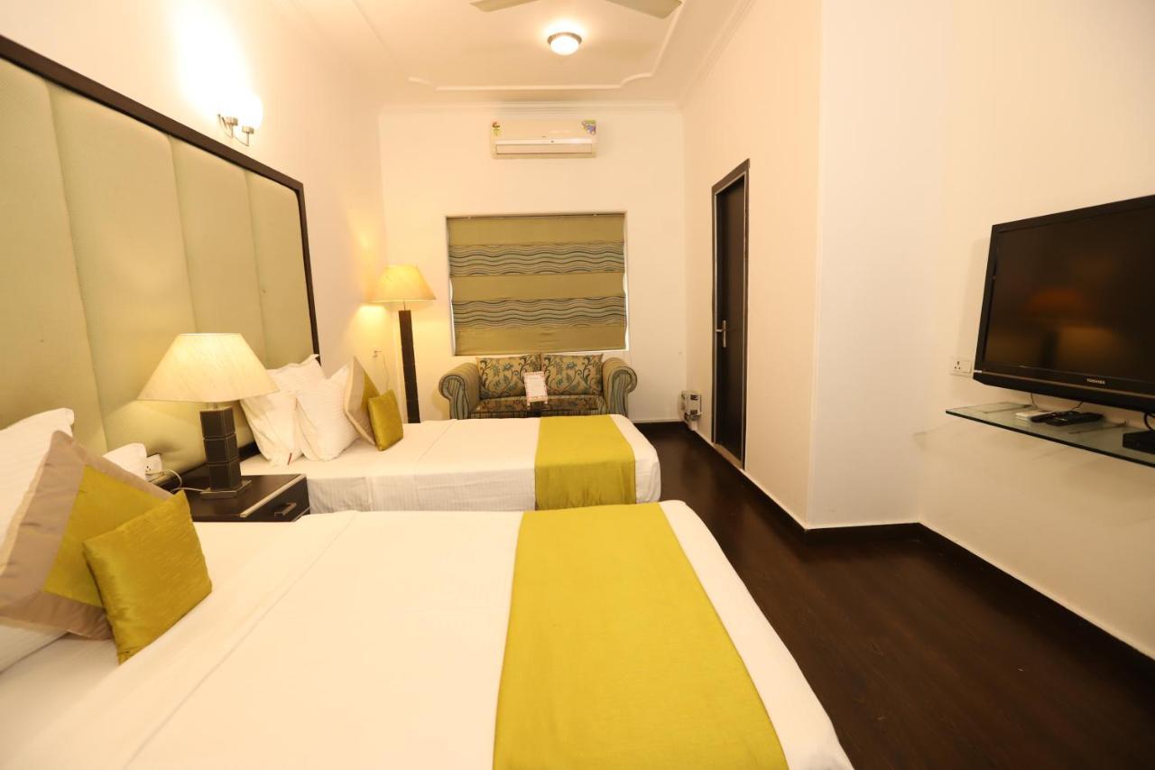 Hotel Capitol Hills - Greater Kailash Delhi New Delhi Exteriör bild