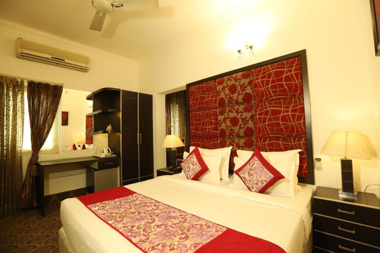 Hotel Capitol Hills - Greater Kailash Delhi New Delhi Exteriör bild