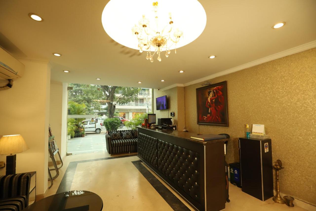 Hotel Capitol Hills - Greater Kailash Delhi New Delhi Exteriör bild