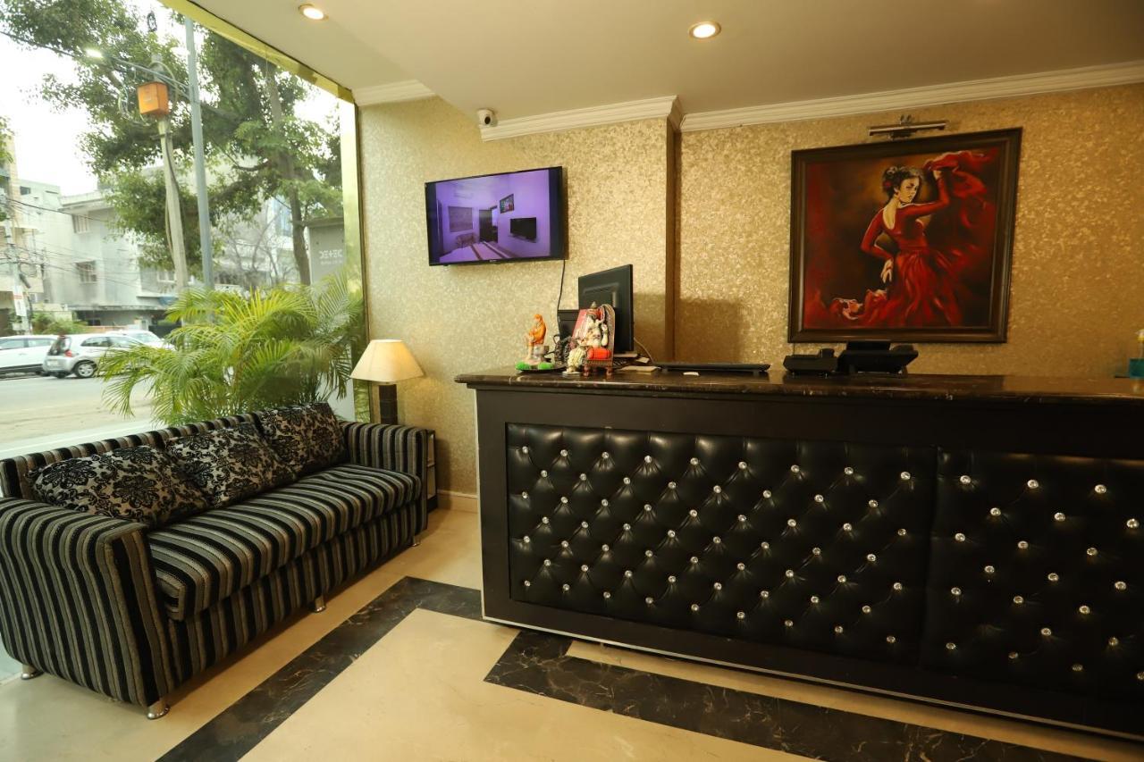 Hotel Capitol Hills - Greater Kailash Delhi New Delhi Exteriör bild