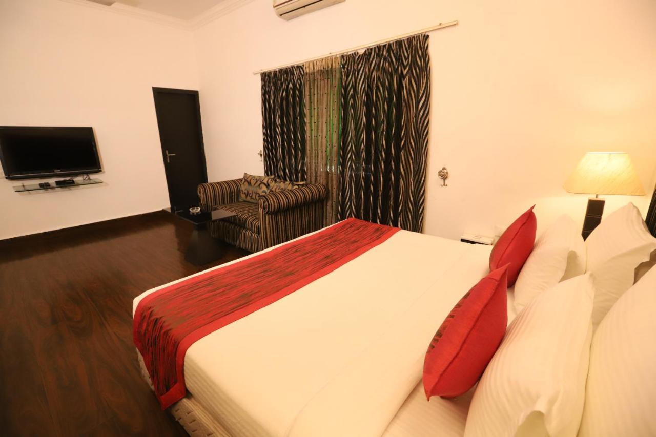 Hotel Capitol Hills - Greater Kailash Delhi New Delhi Exteriör bild