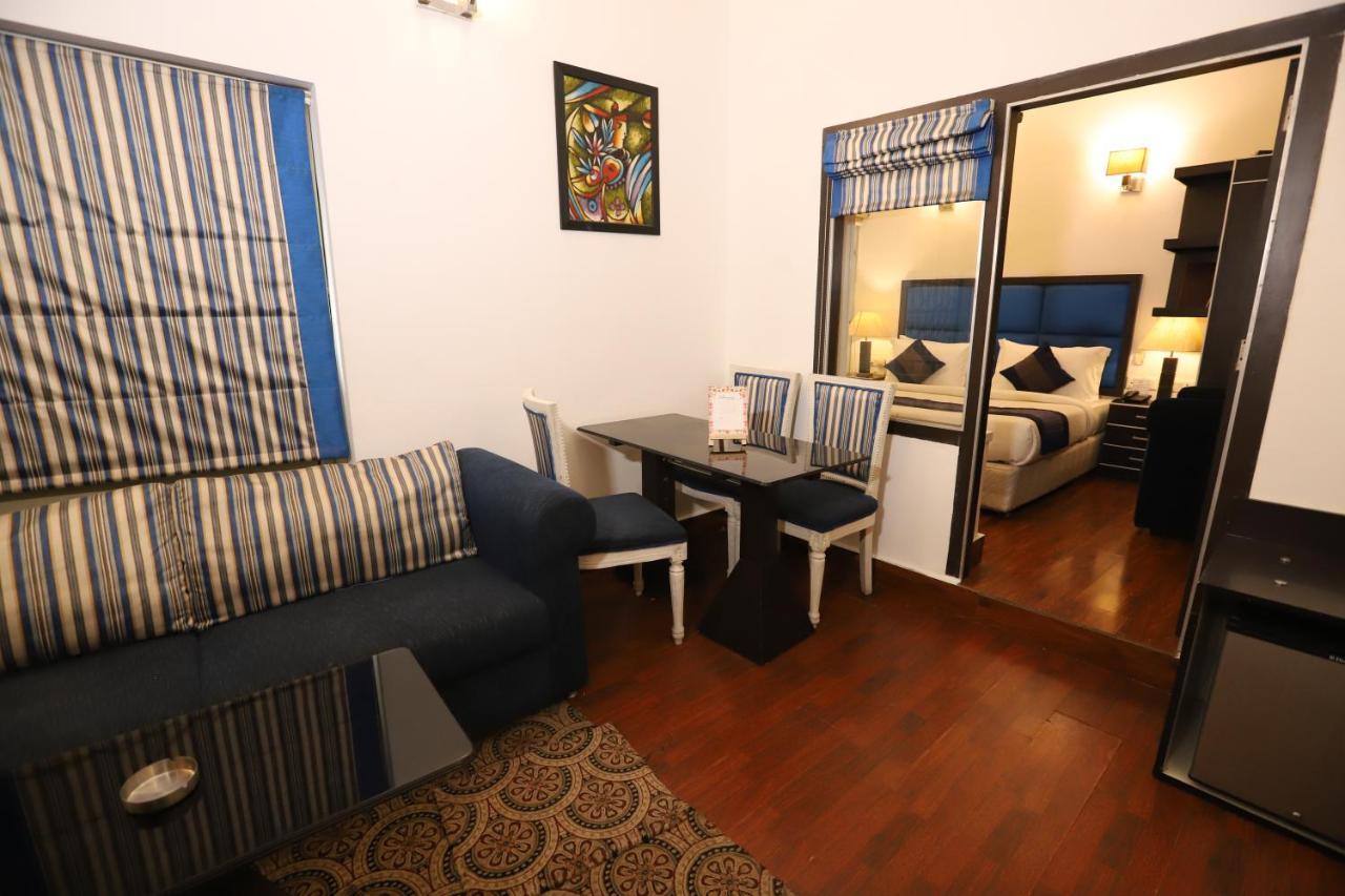 Hotel Capitol Hills - Greater Kailash Delhi New Delhi Exteriör bild