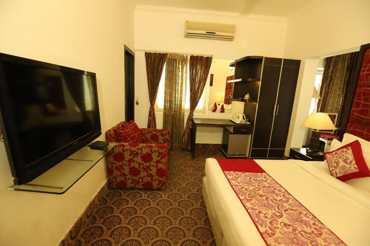 Hotel Capitol Hills - Greater Kailash Delhi New Delhi Exteriör bild