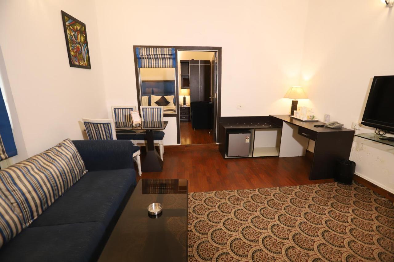 Hotel Capitol Hills - Greater Kailash Delhi New Delhi Exteriör bild