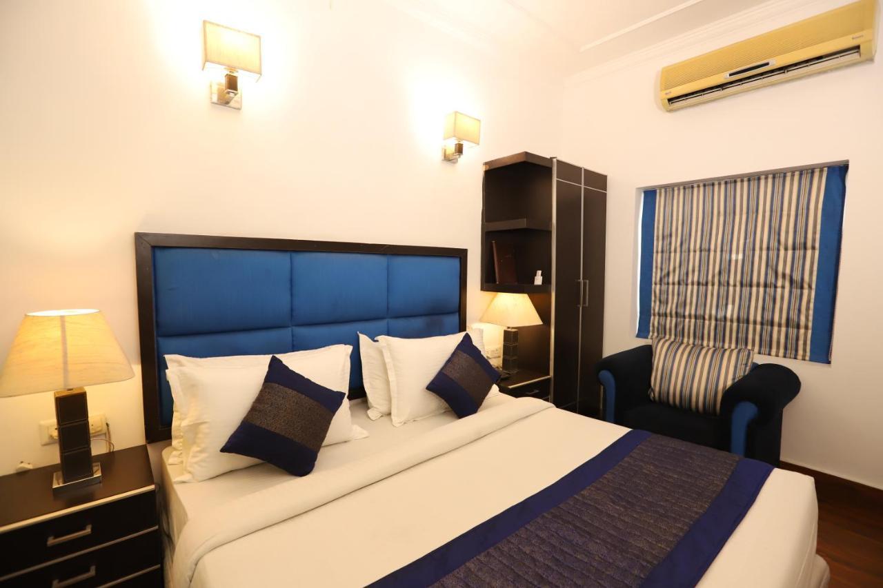 Hotel Capitol Hills - Greater Kailash Delhi New Delhi Exteriör bild