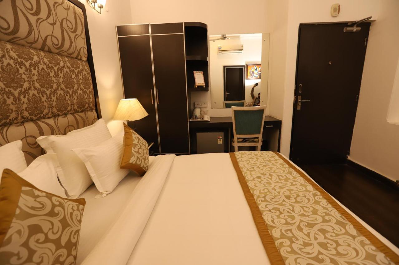 Hotel Capitol Hills - Greater Kailash Delhi New Delhi Exteriör bild