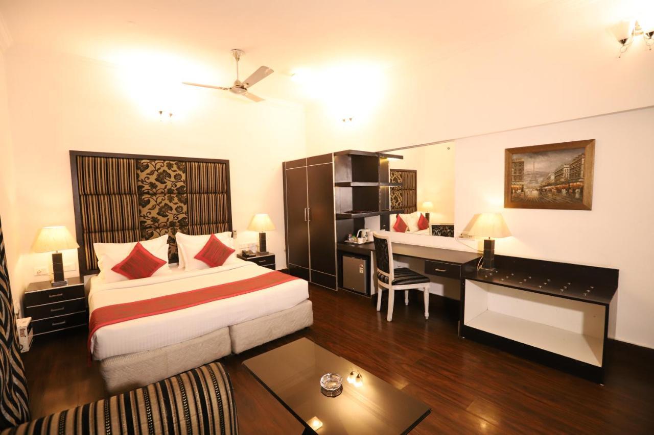 Hotel Capitol Hills - Greater Kailash Delhi New Delhi Exteriör bild