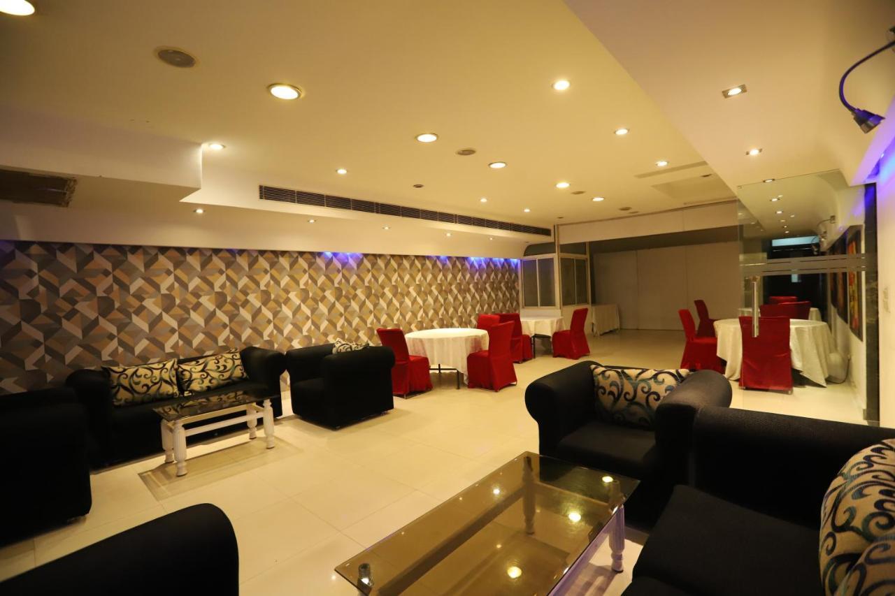 Hotel Capitol Hills - Greater Kailash Delhi New Delhi Exteriör bild