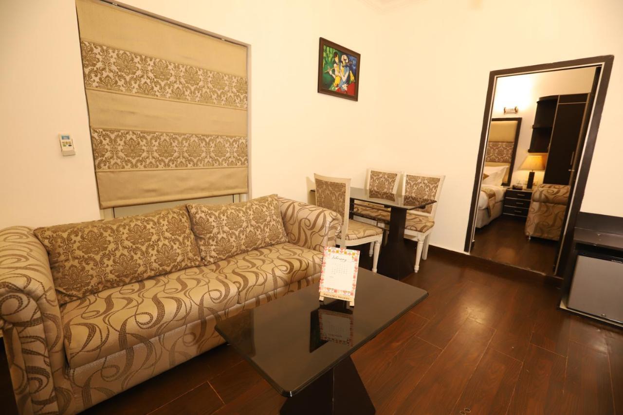 Hotel Capitol Hills - Greater Kailash Delhi New Delhi Exteriör bild