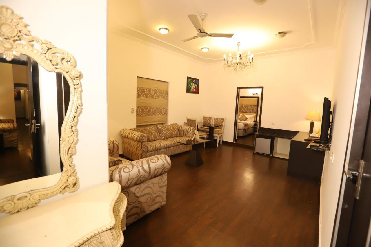Hotel Capitol Hills - Greater Kailash Delhi New Delhi Exteriör bild